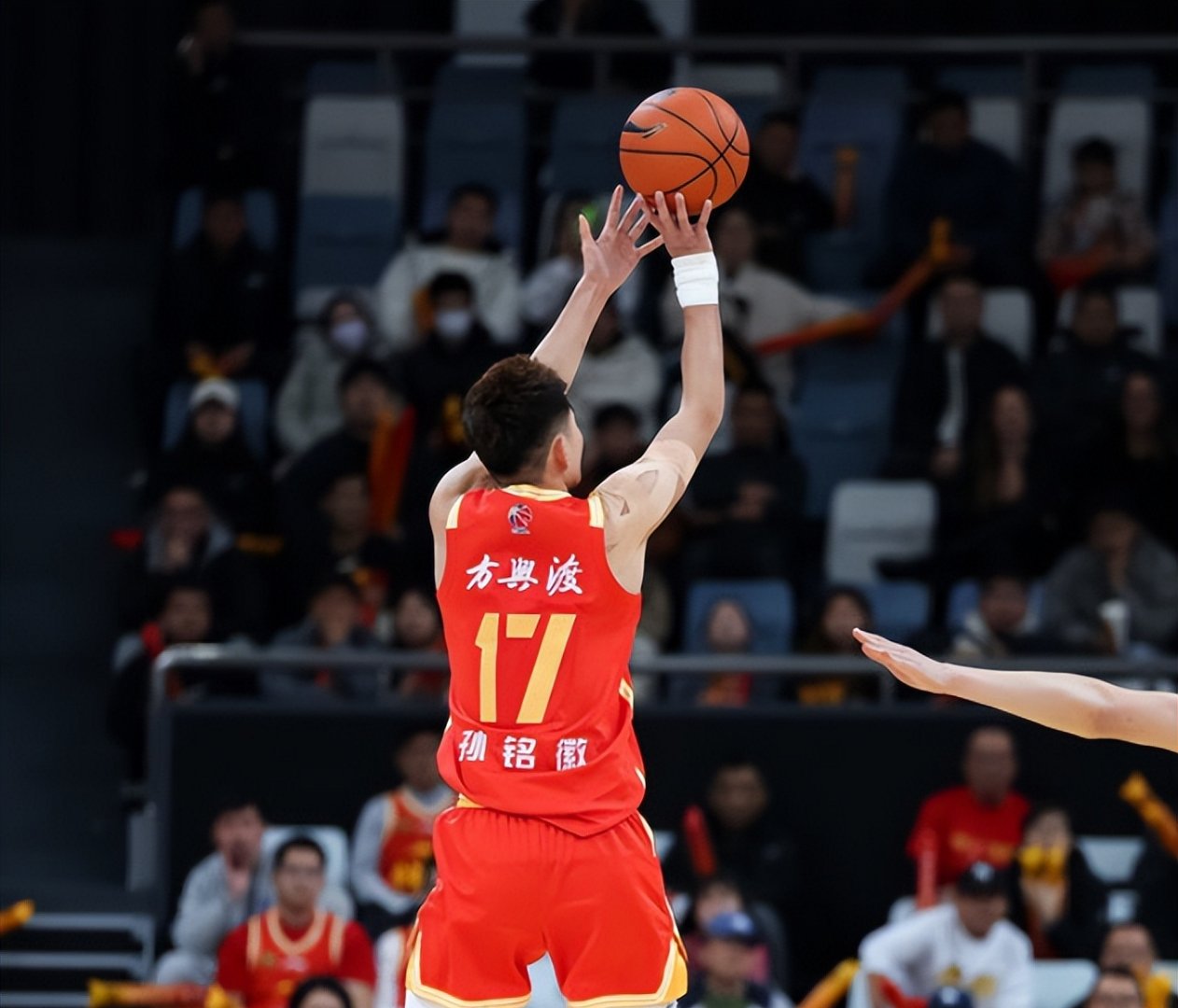 电竞娱乐全站-今晨深圳男篮备战欧超杯；远射贴柱细节曝光；气氛紧张；细节决定成败的简单介绍