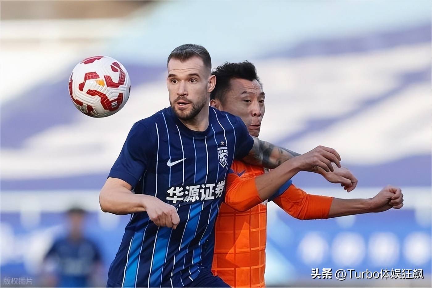 清晨武汉三镇备战亚冠，单刀错失细节曝光，球迷炸锅，赛季目标并未改变的简单介绍